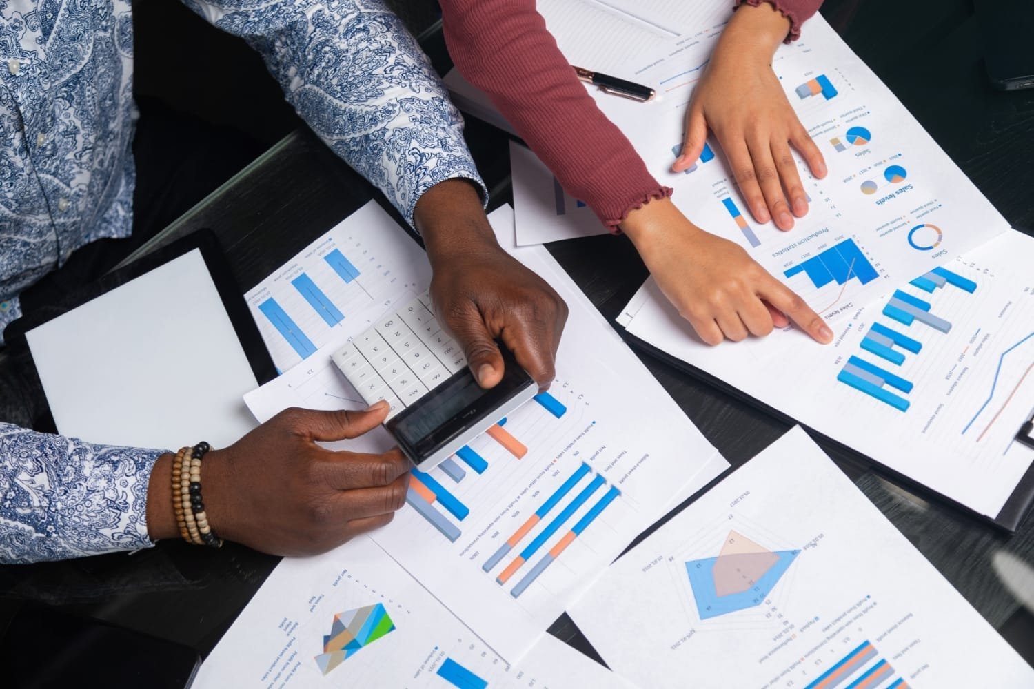 QuickBooks support team reviewing financial data